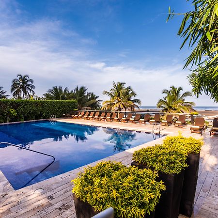 Holiday Inn Cartagena Morros By Ihg Eksteriør bilde The swimming pool at the hotel