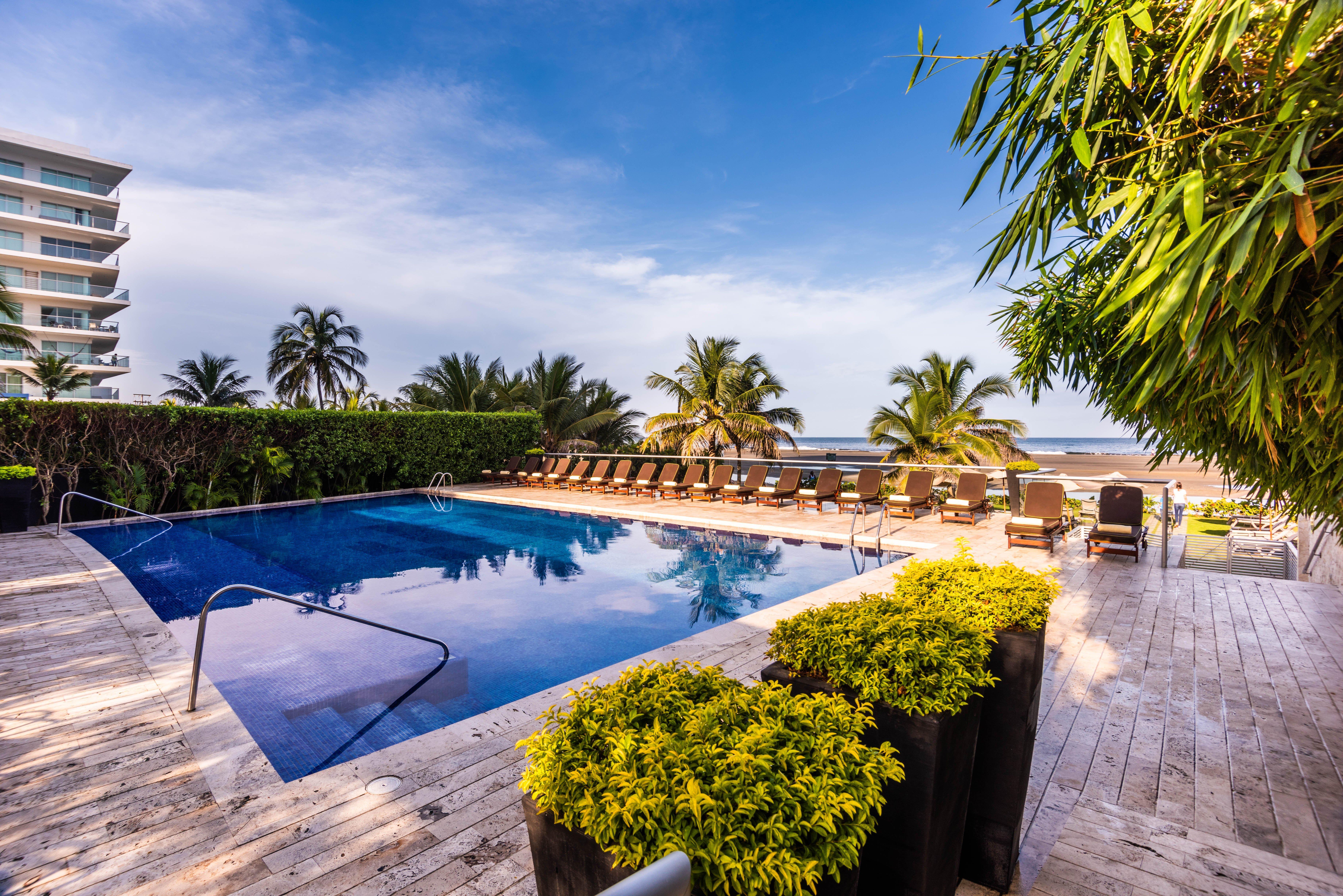Holiday Inn Cartagena Morros By Ihg Eksteriør bilde The swimming pool at the hotel