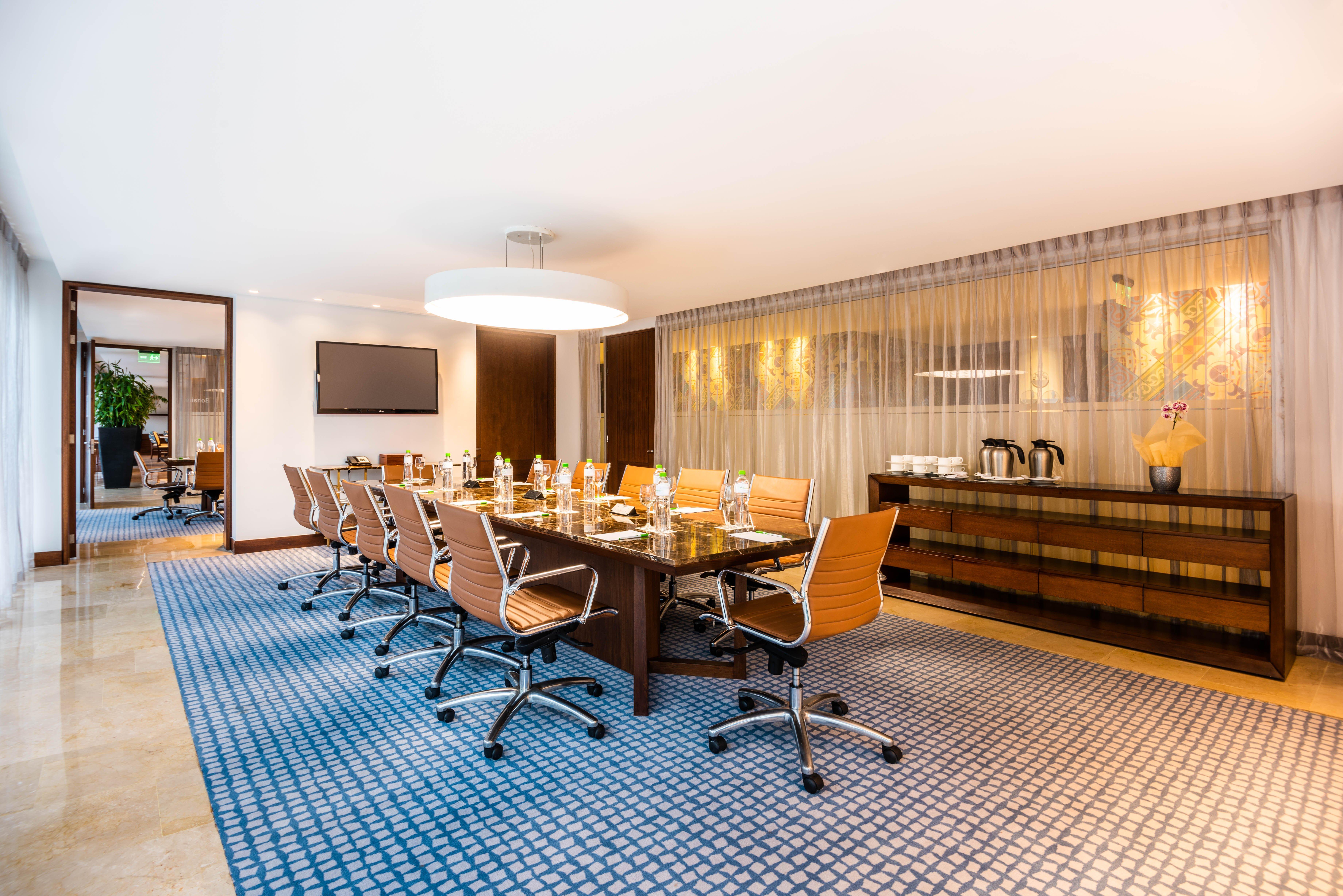 Holiday Inn Cartagena Morros By Ihg Eksteriør bilde Meeting room at the InterContinental London The O2