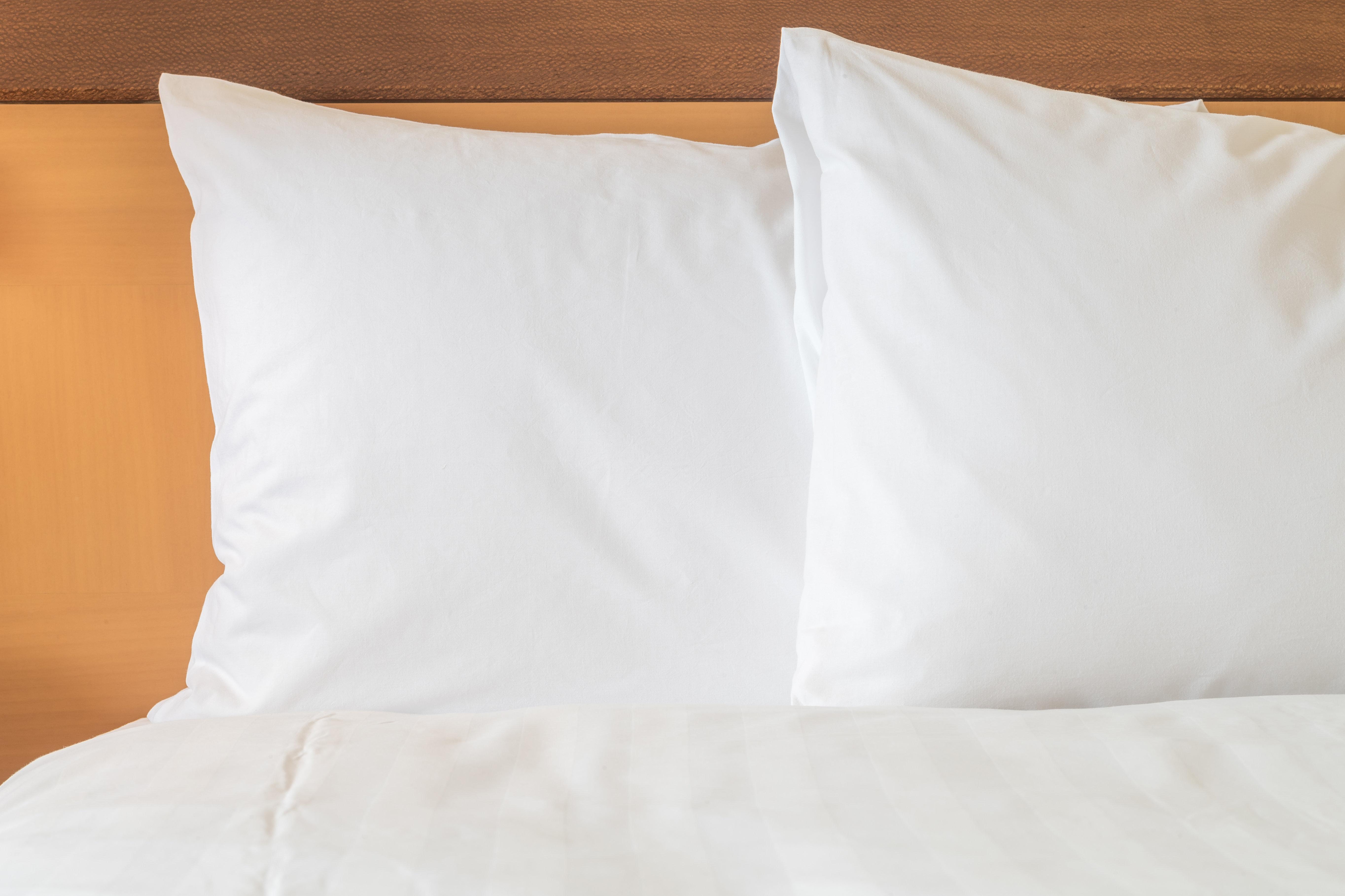 Holiday Inn Cartagena Morros By Ihg Eksteriør bilde Two pillows on a bed