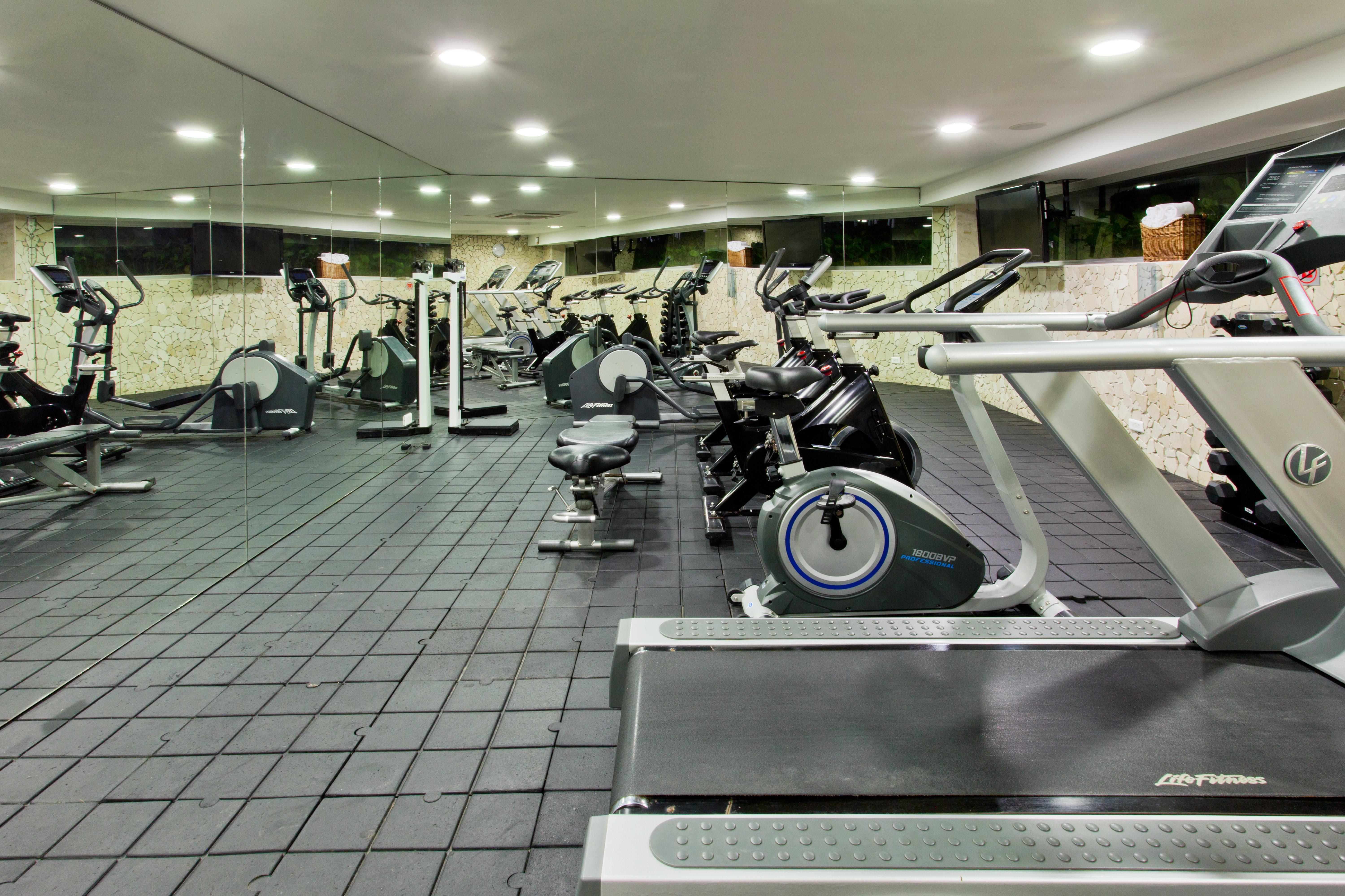 Holiday Inn Cartagena Morros By Ihg Eksteriør bilde A gym in a hotel