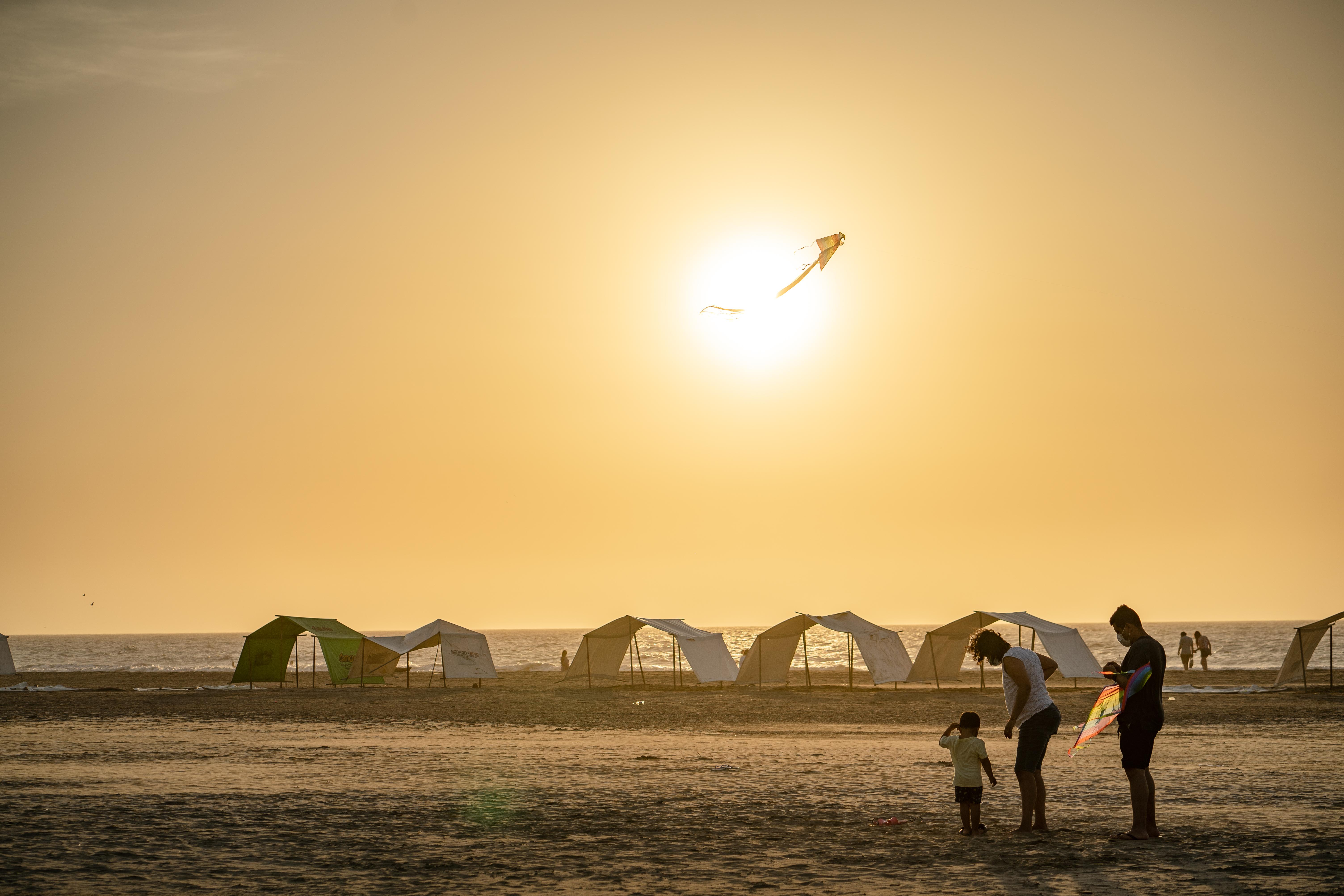 Holiday Inn Cartagena Morros By Ihg Eksteriør bilde Sunset at the beach