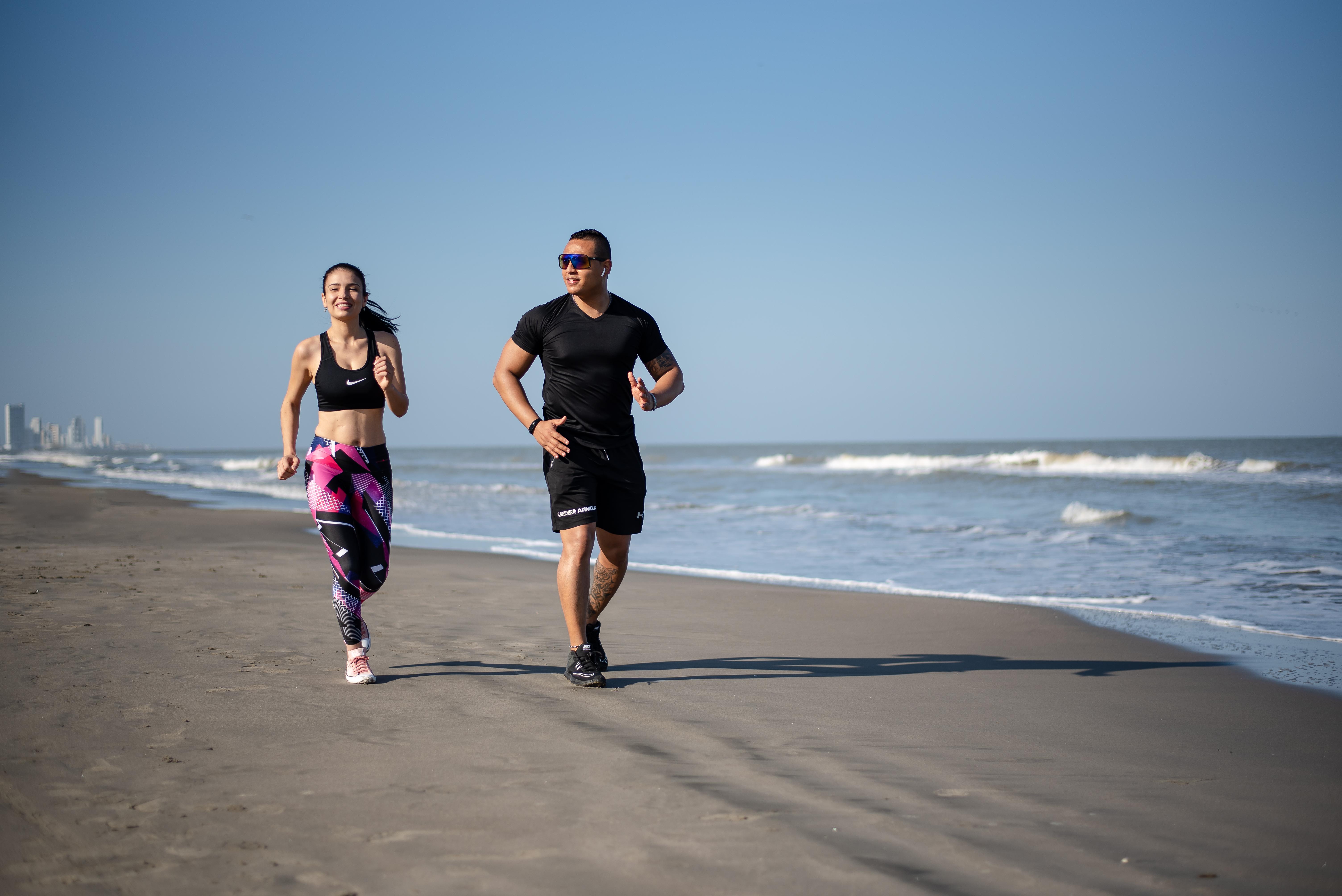 Holiday Inn Cartagena Morros By Ihg Eksteriør bilde Joggers in Phattalung, Thailand